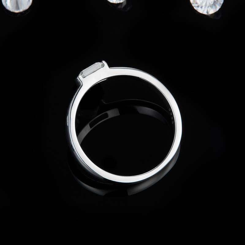 简约风祖母绿切割Women's RingS925银镀白金Women's Ring定制选款主石Moissanite0.5ct