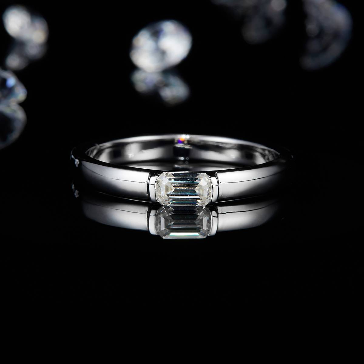 简约风祖母绿切割女戒S925银镀白金女戒定制选款主石莫桑钻0.5ct