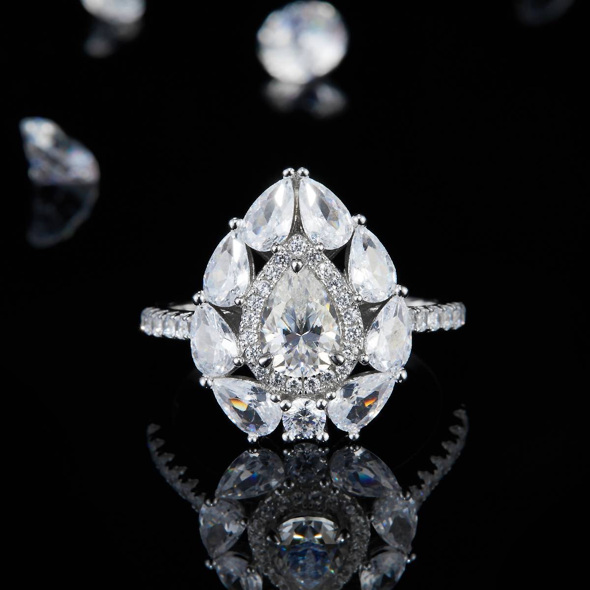 水滴女戒S925银镀白金定制选款主石莫桑钻0.8ct/副石高碳钻