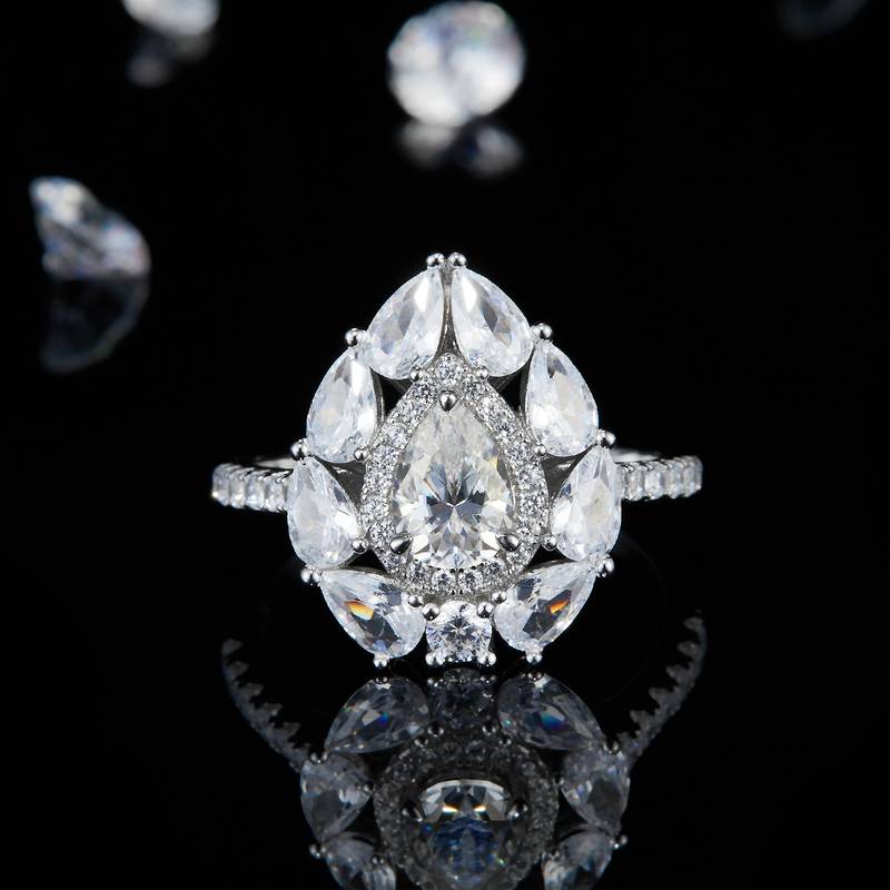 水滴女戒S925银镀白金定制选款主石莫桑钻0.8ct/副石高碳钻