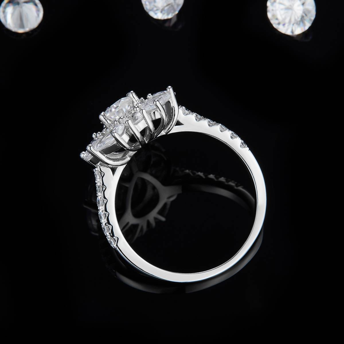 水滴女戒S925银镀白金定制选款主石莫桑钻0.8ct/副石高碳钻