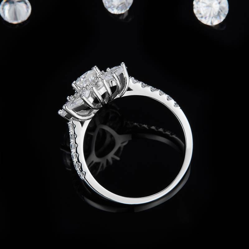 水滴女戒S925银镀白金定制选款主石莫桑钻0.8ct/副石高碳钻