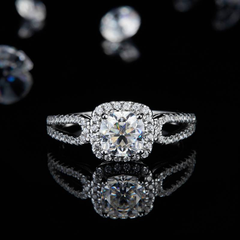 枕形Women's RingS925银镀白金定制选款主石Moissanite1.0ct/副石高碳钻