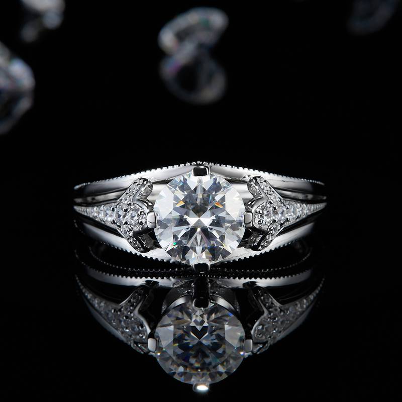 Fashion四爪Women's RingS925银镀白金定制选款主石Moissanite1.0ct/副石高碳钻