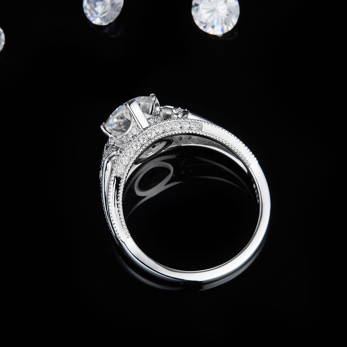 Fashion Four Claw Women's Ring S925 Silver Plated Platinum Customized Selection Main Stone Moissanite Diamond 1.0ct/Secondary Stone High Carbon Diamond