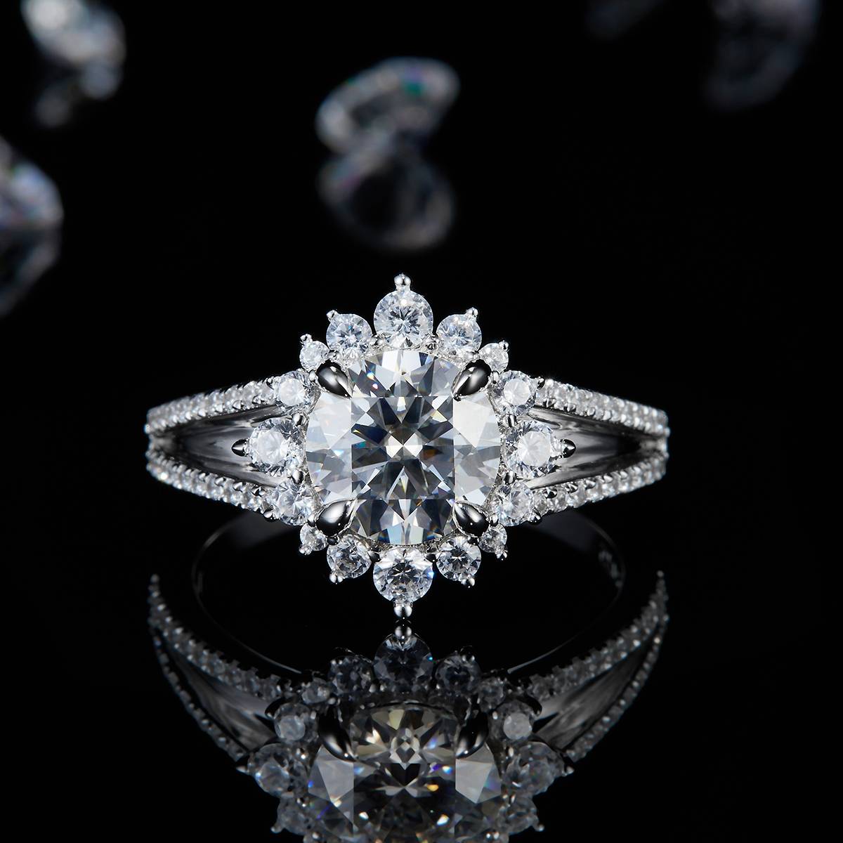 太阳花女戒S925银镀白金定制选款主石莫桑钻1.5ct/副石高碳钻