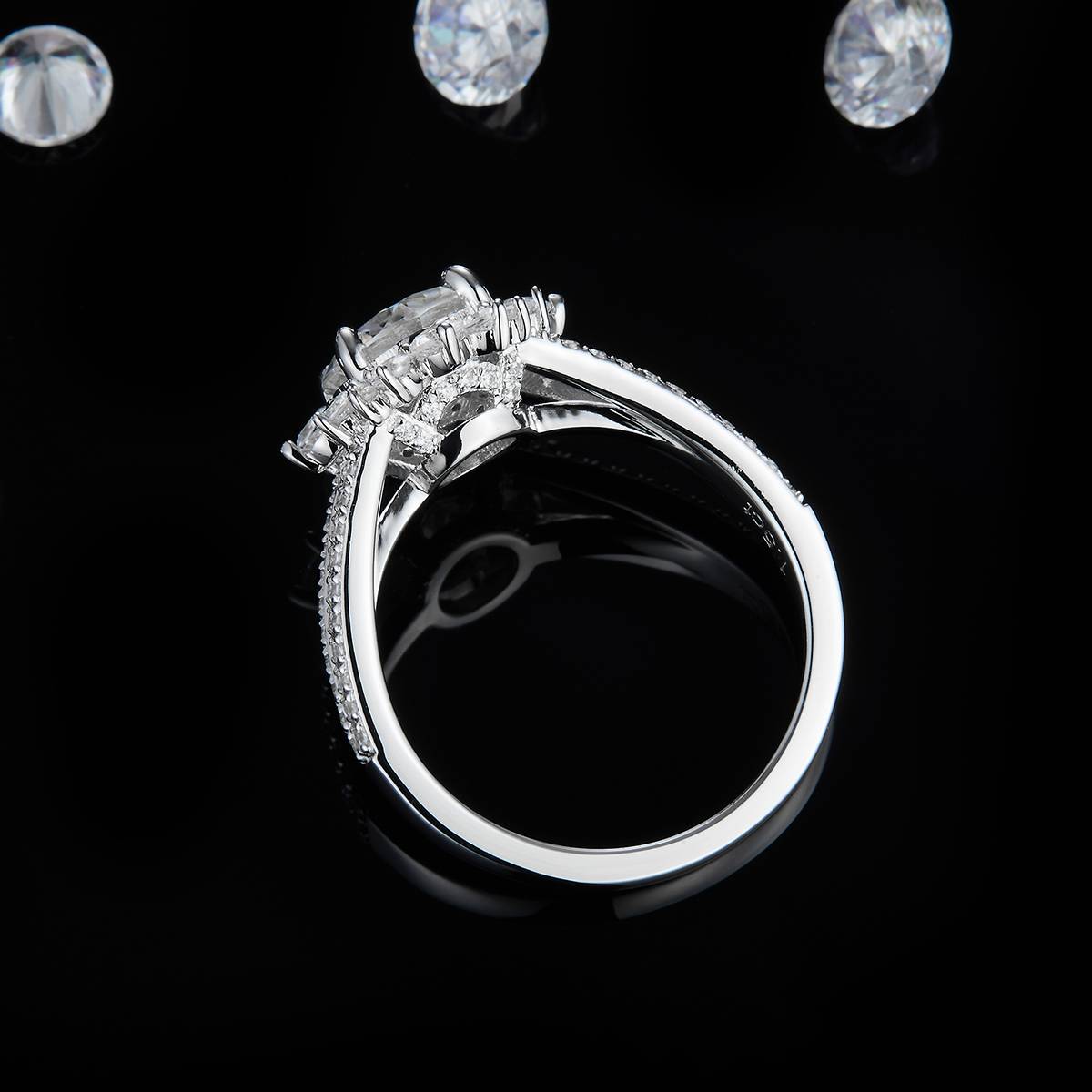 太阳花女戒S925银镀白金定制选款主石莫桑钻1.5ct/副石高碳钻