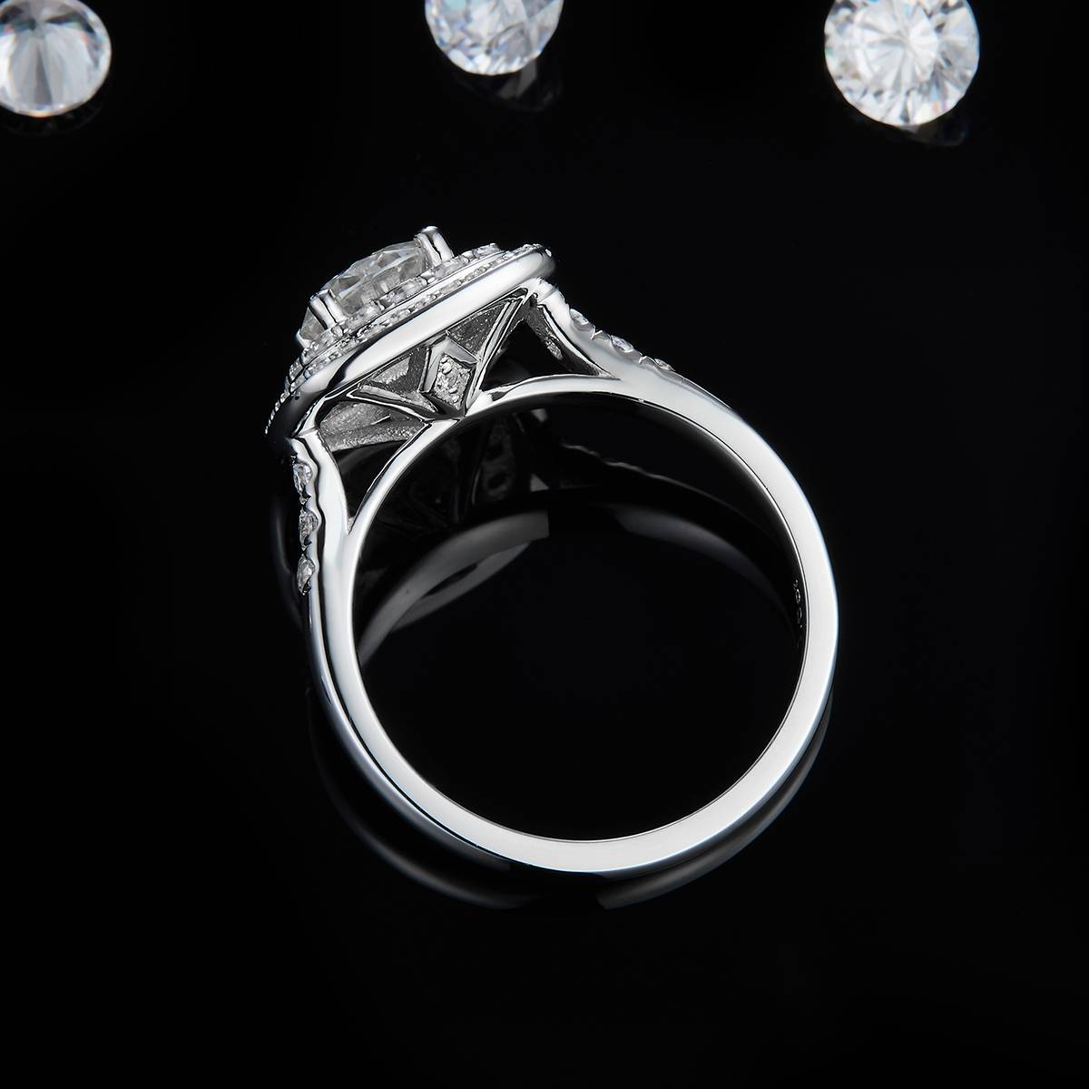 奢华方包女戒S925银镀白金定制选款主石莫桑钻1.0ct/副石高碳钻