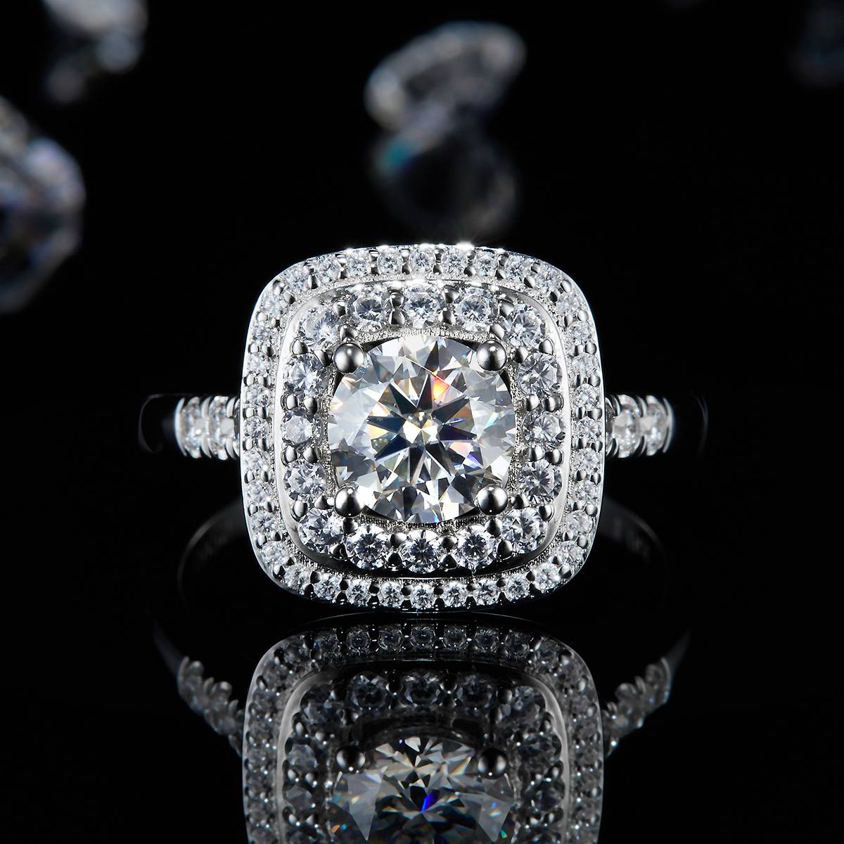 奢华方包女戒S925银镀白金定制选款主石莫桑钻1.0ct/副石高碳钻