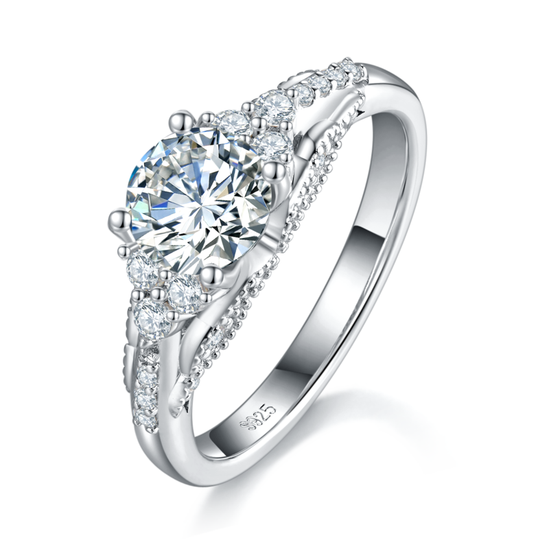 轻奢四爪女戒S925银镀白金定制选款主石莫桑钻1.0ct/副石高碳钻