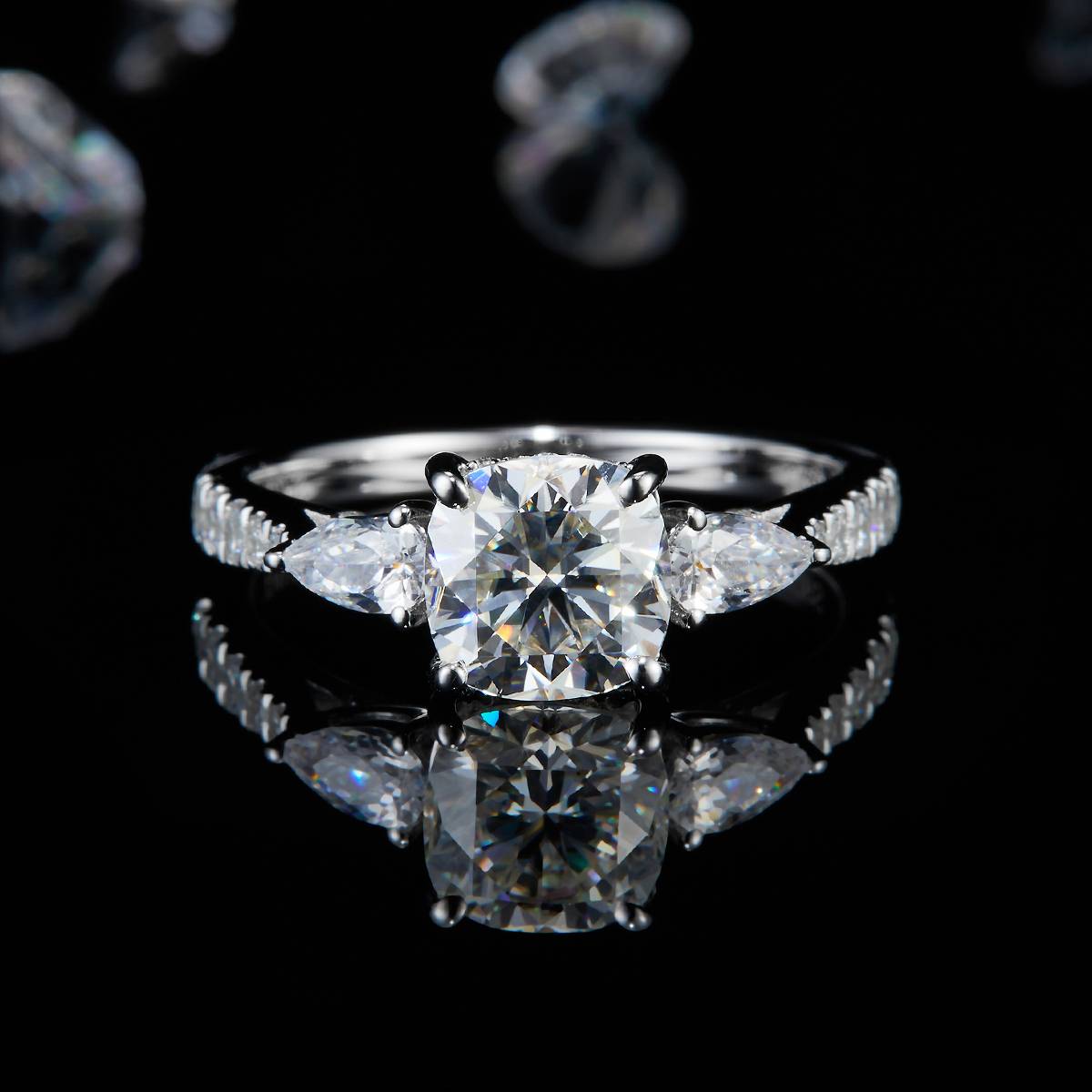 三石款公主方女戒S925银镀白金定制选款主石莫桑钻2.0ct/副石高碳钻