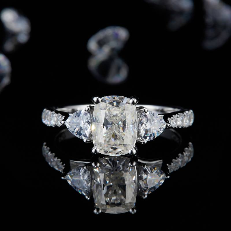 三石款雷迪恩Women's RingS925银镀白金定制选款主石Moissanite2.0ct/副石高碳钻