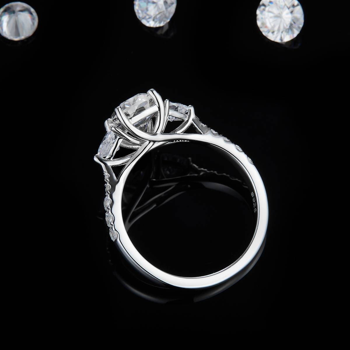 三石款雷迪恩女戒S925银镀白金定制选款主石莫桑钻2.0ct/副石高碳钻