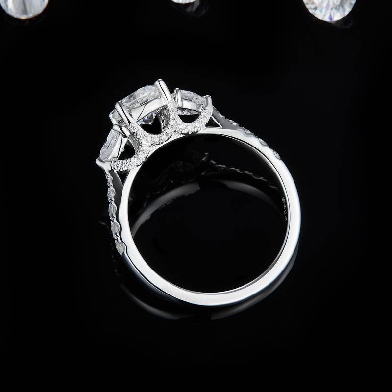 三石款圆形四爪Women's RingS925银镀白金定制选款主石Moissanite1.0ct/副石高碳钻