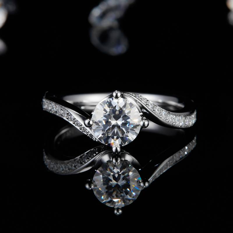 扭臂四爪Women's RingS925银镀白金定制选款主石Moissanite1.0ct/副石高碳钻