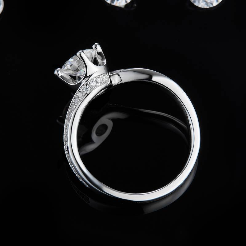 扭臂四爪Women's RingS925银镀白金定制选款主石Moissanite1.0ct/副石高碳钻