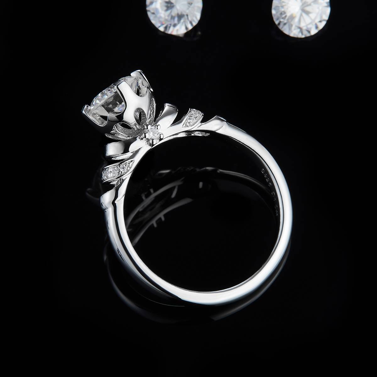 Single Head Women's Ring S925 Silver Plated Platinum Customized Selection Main Stone Moissanite 1.0ct/Sub Stone Cubic Zirconia