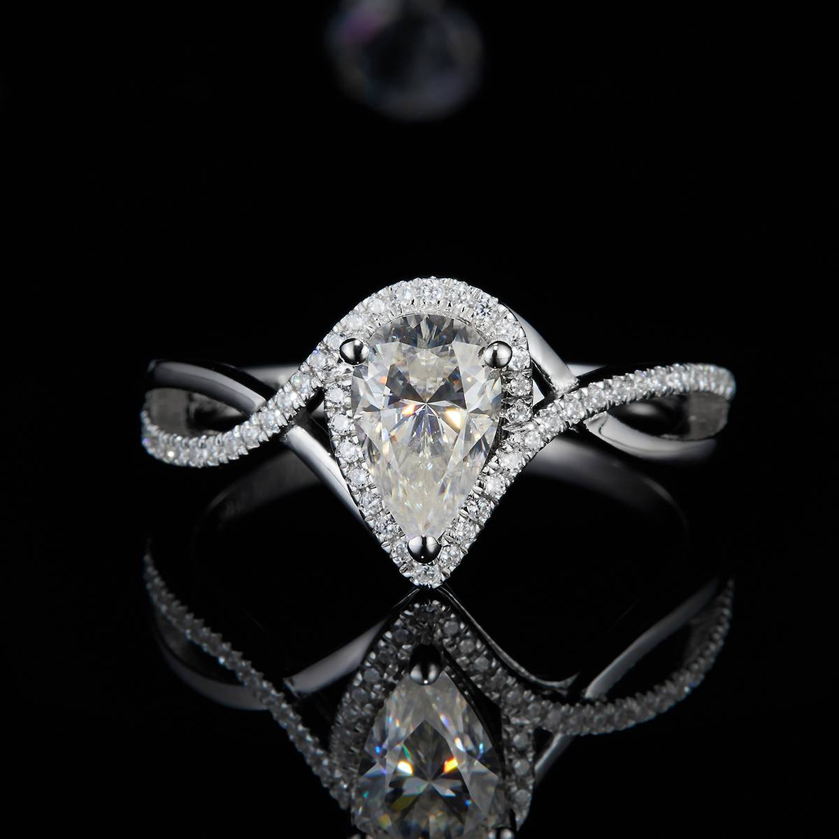 水滴女戒S925银镀白金定制选款主石莫桑钻1.0ct/副石高碳钻