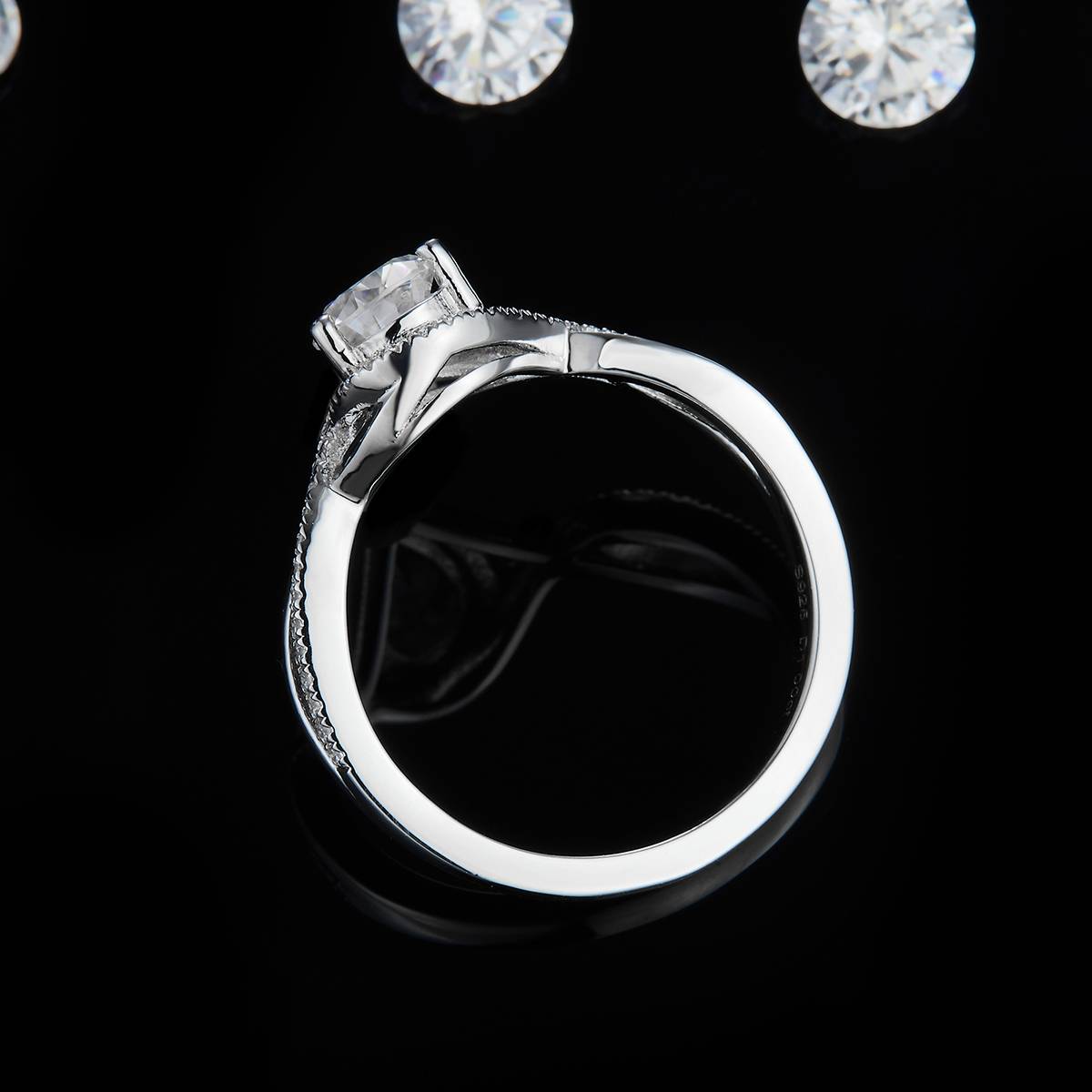 水滴女戒S925银镀白金定制选款主石莫桑钻1.0ct/副石高碳钻