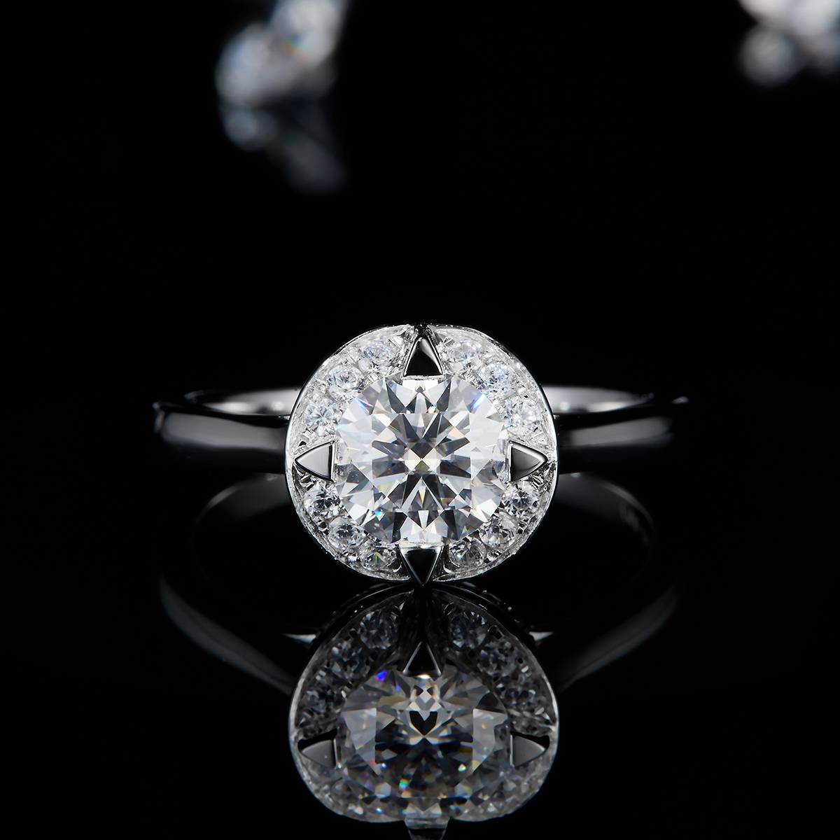 单头女戒S925银镀白金女戒定制选款主石莫桑钻1.0ct/副石高碳钻