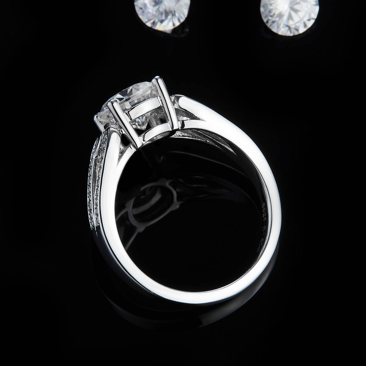 Light Luxury Four Claw Women's Ring S925 Silver Plated Platinum Customized Selection Main Stone Moissanite 1.5ct/Sub Stone Cubic Zirconia