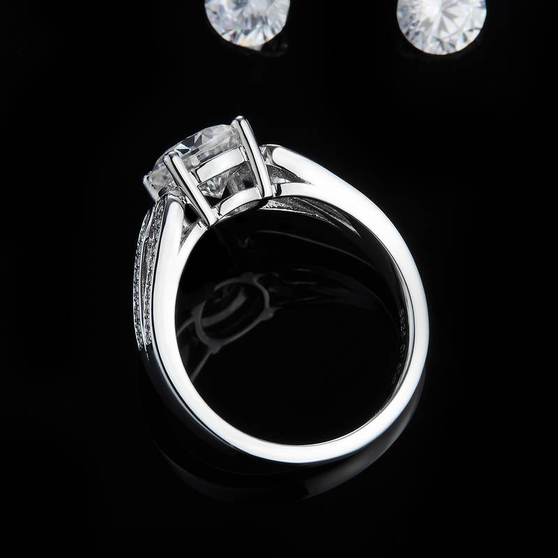 Affordable Luxury四爪Women's RingS925银镀白金定制选款主石Moissanite1.5ct/副石高碳钻