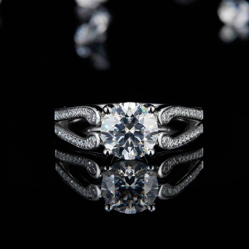 Affordable Luxury四爪Women's RingS925银镀白金定制选款主石Moissanite1.5ct/副石高碳钻