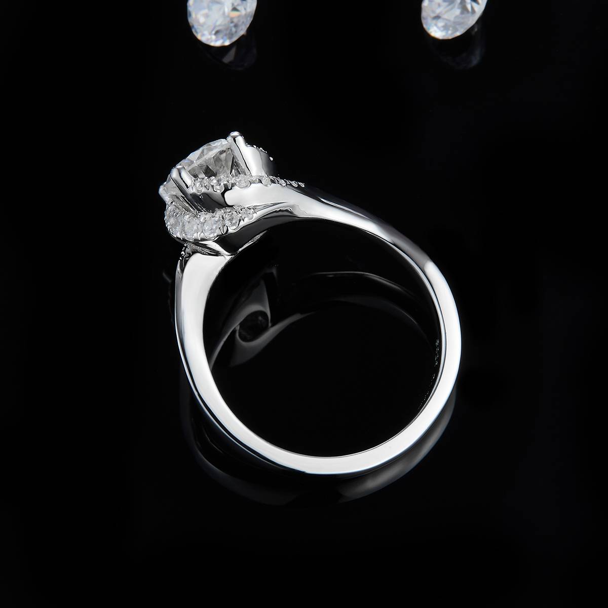 Twisted arm round bag women's ring S925 silver plated platinum custom selection main stone Moissanite 1.0ct/secondary stone Cubic Zirconia