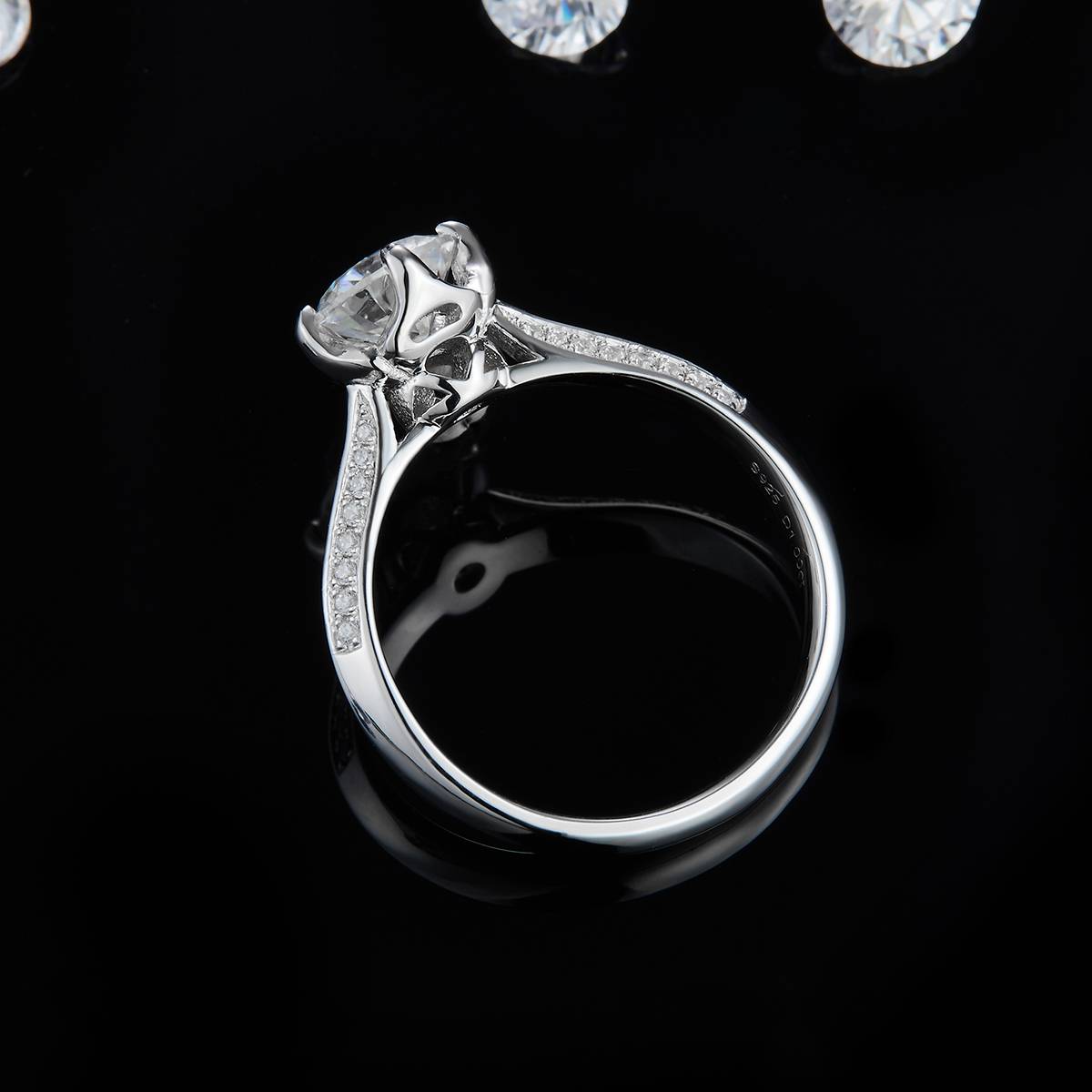 单头女戒S925银镀白金定制选款主石莫桑钻1.0ct/副石高碳钻