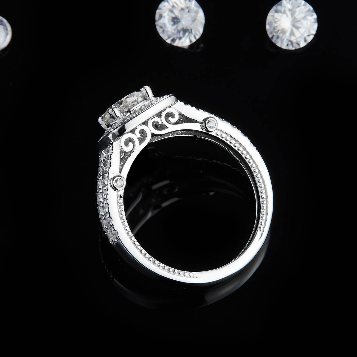 豪华方包圆钻女戒S925银镀白金定制选款主石莫桑钻1.0ct/副石高碳钻