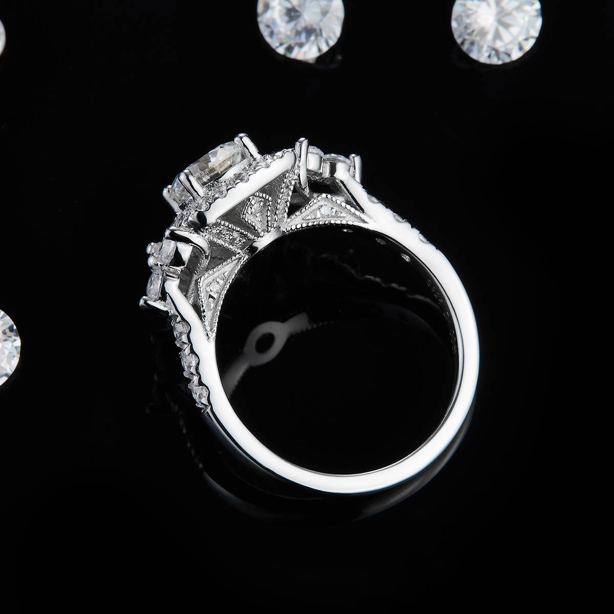 轻奢满钻女戒S925银镀白金定制选款主石莫桑钻1.0ct/副石高碳钻