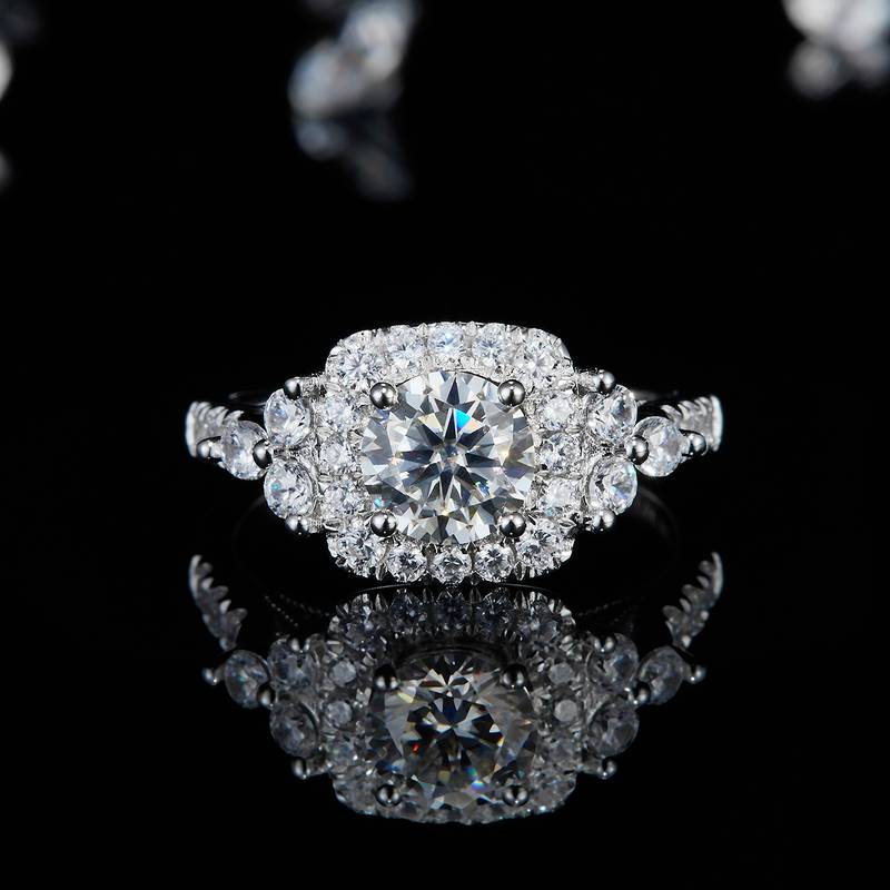 Affordable Luxury满钻Women's RingS925银镀白金定制选款主石Moissanite1.0ct/副石高碳钻