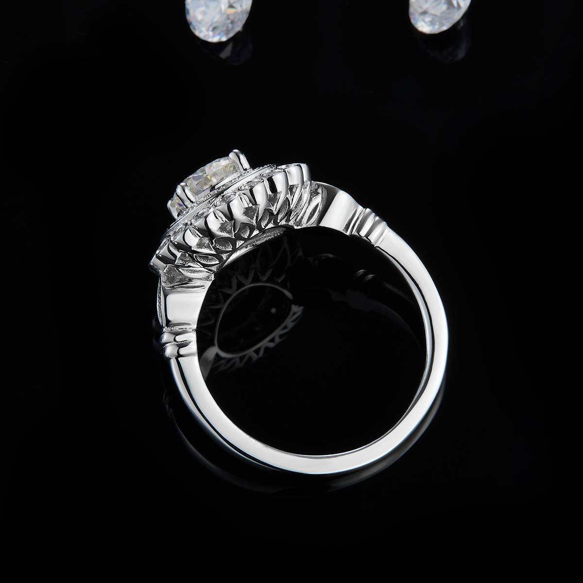 S925银镀白金女戒定制选款主石莫桑钻1.0ct/副石高碳钻