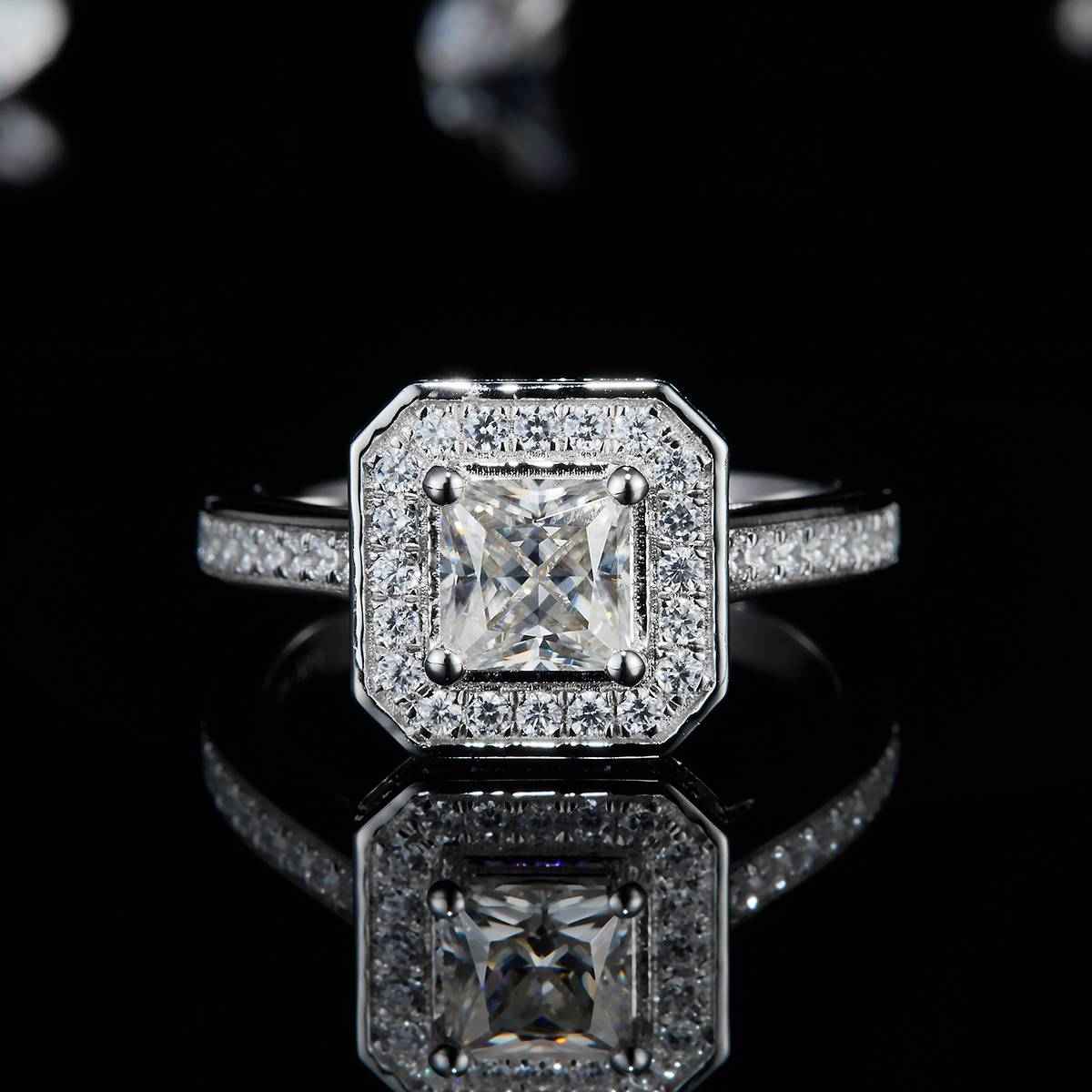 公主方女戒S925银镀白金定制选款主石莫桑钻1.0ct/副石高碳钻