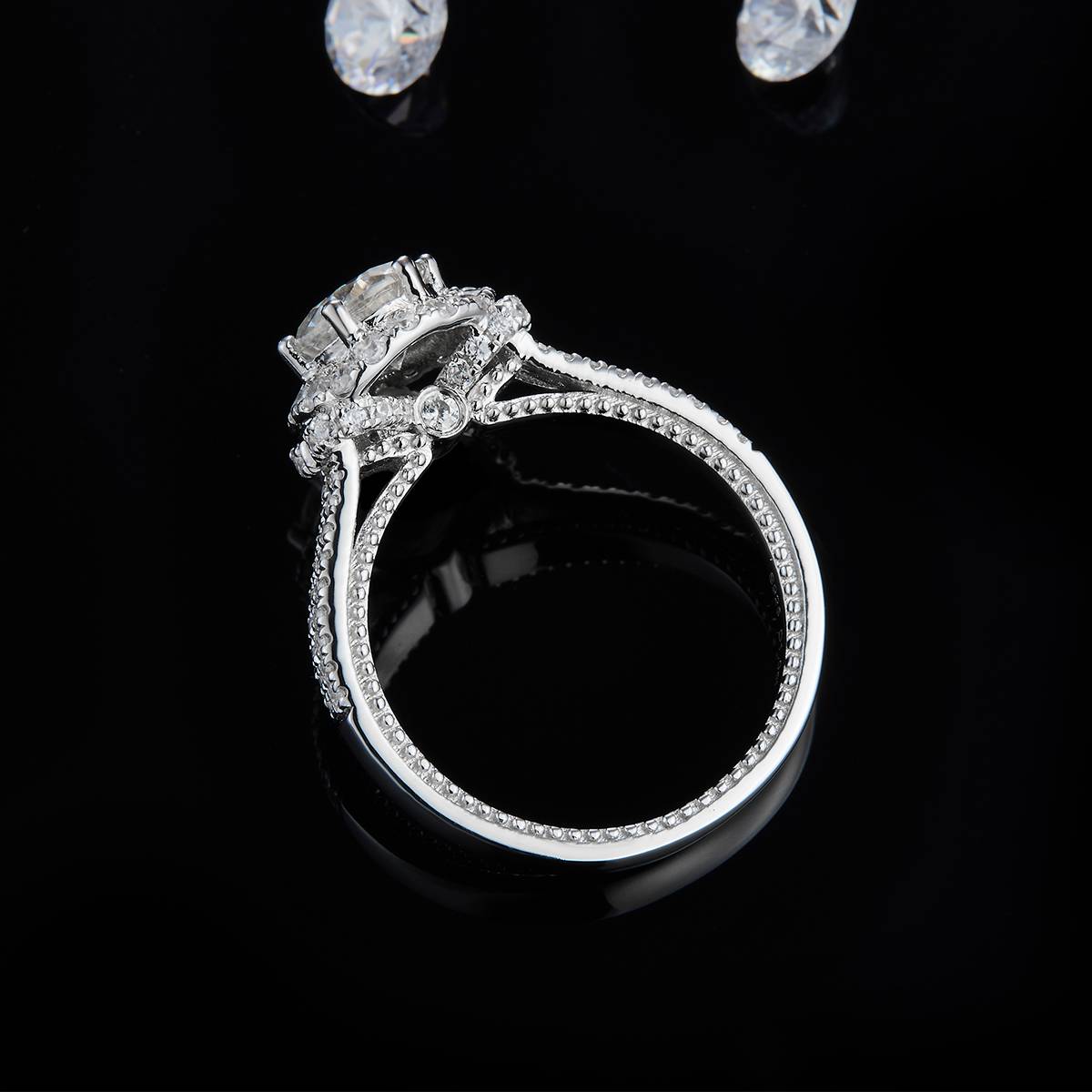 轻奢满钻女戒S925银镀白金定制选款主石莫桑钻1.0ct/副石高碳钻