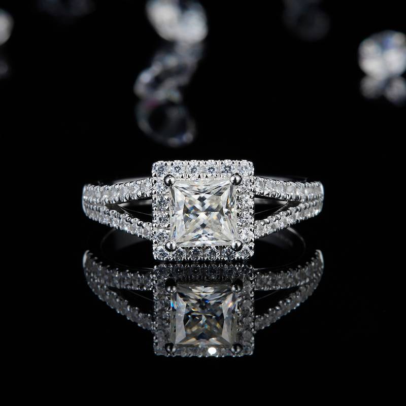 公主方女戒S925银镀白金定制选款主石莫桑钻1.0ct/副石高碳钻