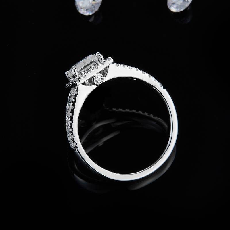 公主方女戒S925银镀白金定制选款主石莫桑钻1.0ct/副石高碳钻