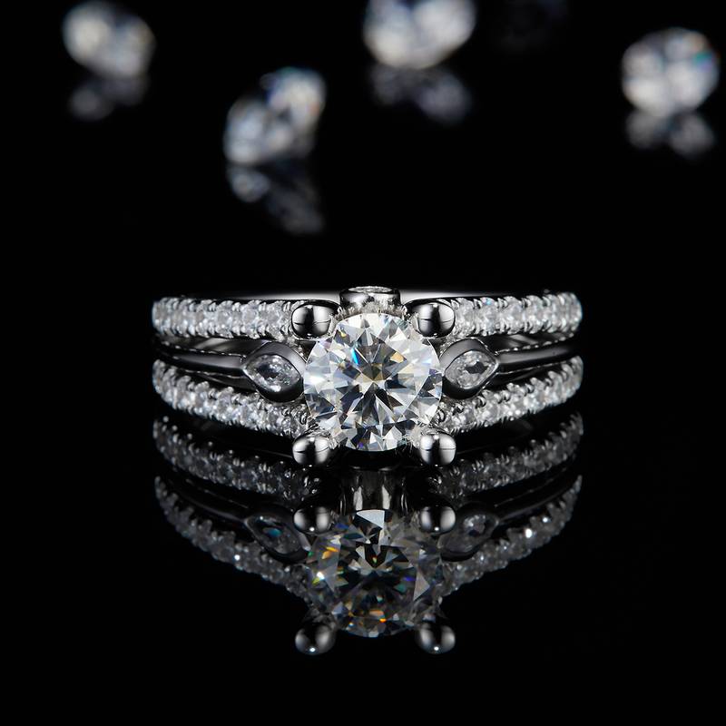 豪华四爪Women's RingS925银镀白金定制选款主石Moissanite1.0ct/副石高碳钻