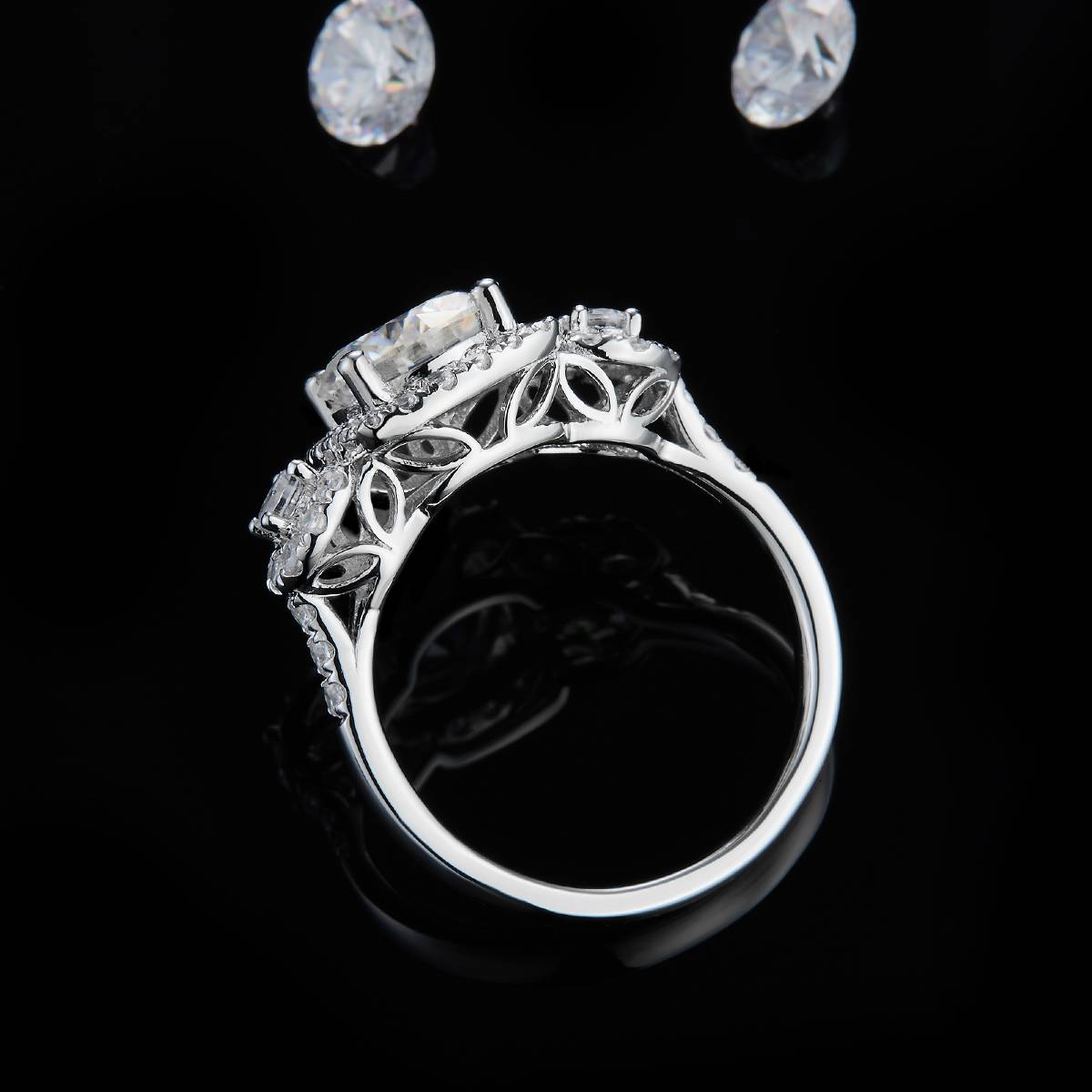 三石款圆包女戒S925银镀白金定制选款主石莫桑钻2.0ct/副石高碳钻
