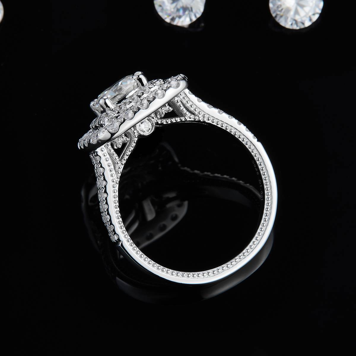 豪华满钻女戒S925银镀白金定制选款主石莫桑钻1.0ct/副石高碳钻