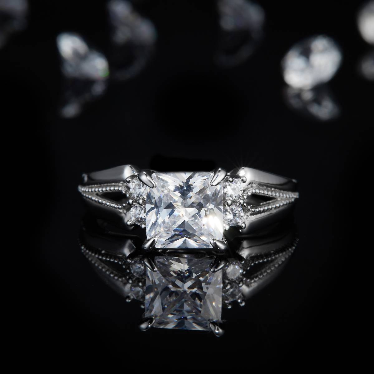 Light Luxury Princess Fang Women's Ring S925 Silver Plated Platinum Women's Ring Customized Main Stone Moissanite  2.0ct/Secondary Stone High Carbon Diamond
