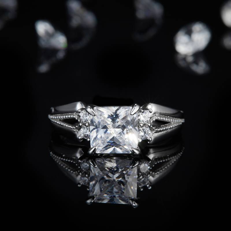 Light Luxury Princess Fang Women's Ring S925 Silver Plated Platinum Women's Ring Customized Main Stone Moissanite Diamond 2.0ct/Secondary Stone High Carbon Diamond