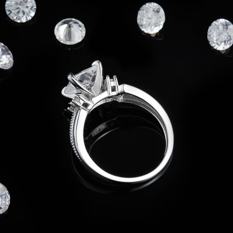 Light Luxury Princess Fang Women's Ring S925 Silver Plated Platinum Women's Ring Customized Main Stone Moissanite Diamond 2.0ct/Secondary Stone High Carbon Diamond