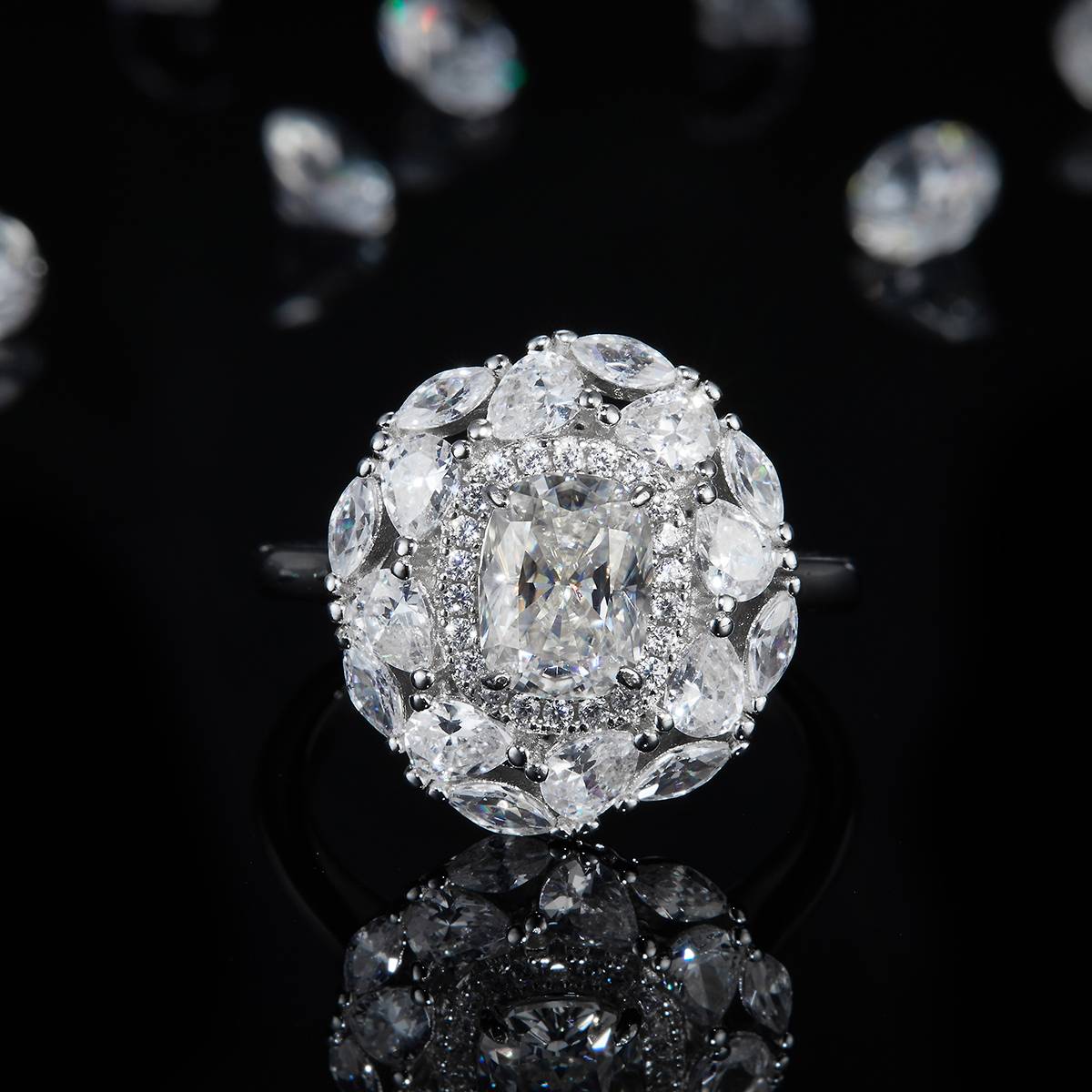 豪华枕形女戒S925银镀白金定制选款主石莫桑钻2.0ct/副石高碳钻