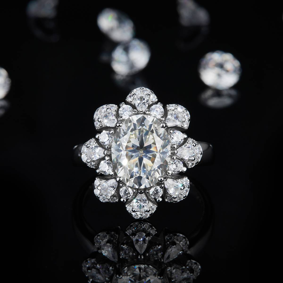 豪华蛋形女戒S925银镀白金定制选款主石莫桑钻3.0ct/副石高碳钻