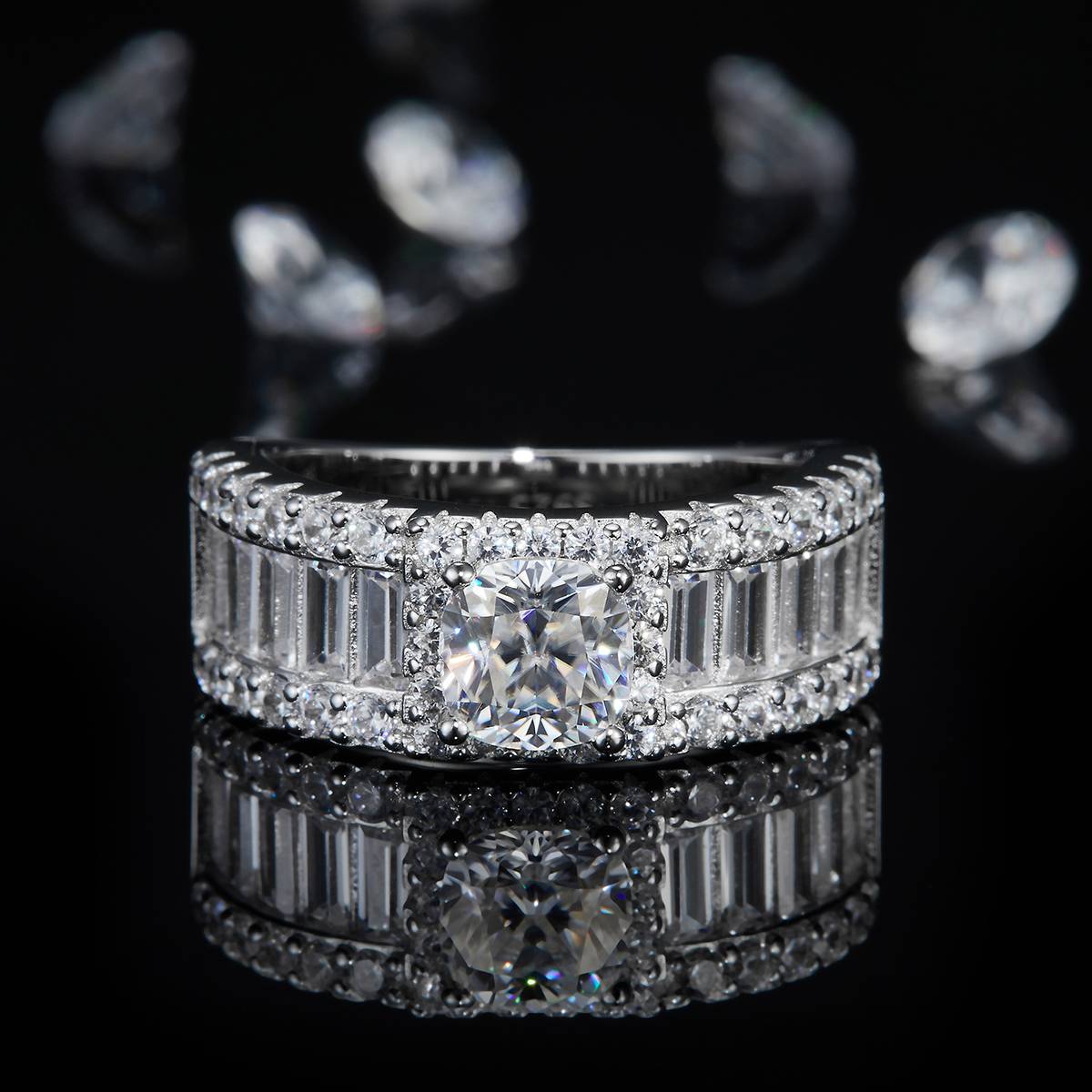 豪华枕形女戒S925银镀白金定制选款主石莫桑钻1.0ct/副石高碳钻