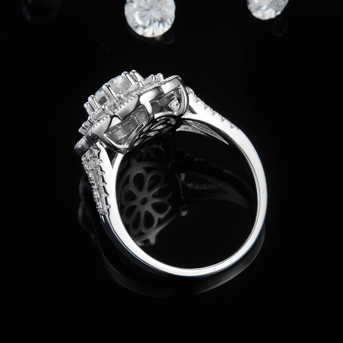 满钻围镶蛋形S925银镀白金女戒定制选款主石莫桑钻1.5ct/副石高碳钻