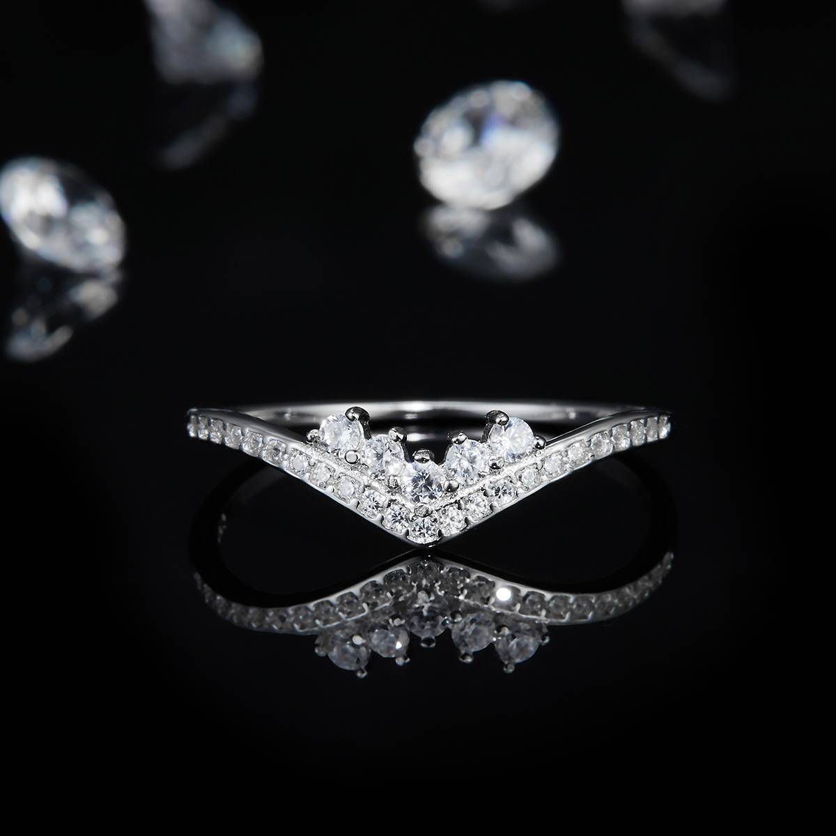 V形碎钻排戒S925银镀白金女戒定制选款副石莫桑钻0.36ct