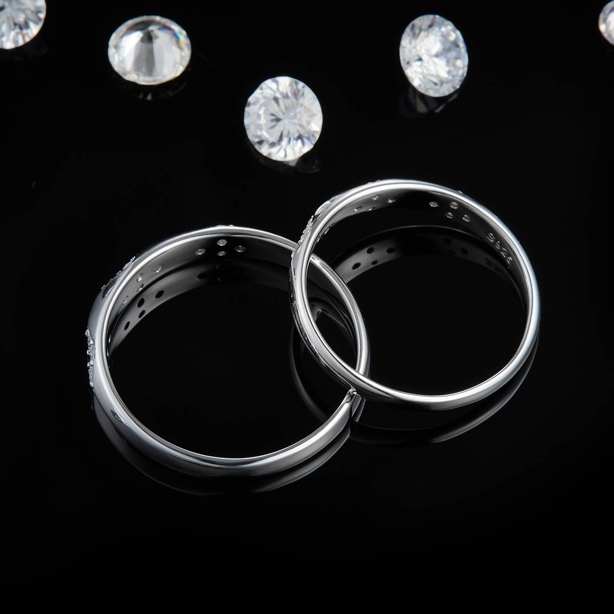 Simple and stylish S925 silver plated platinum couple ring custom selection Side Stone Moissanite 0.1ct