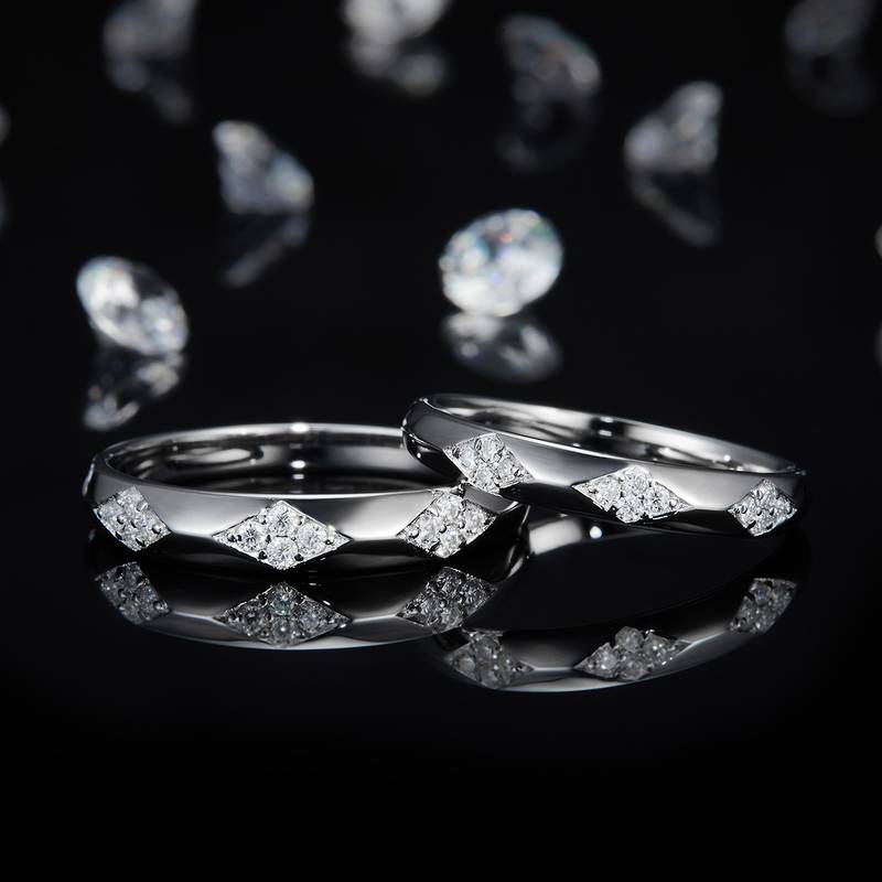 简约Fashion款S925银镀白金情侣Couple Ring定制选款副石Moissanite0.1ct